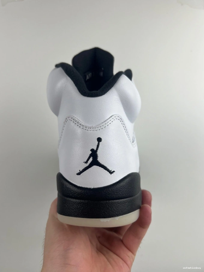 5 JORDAN AIR RETRO DD0587-110 'WHITE BLACK' 1207